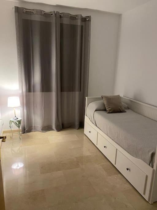 Central Estepona 3 Bed Apt With Pool And Parking Eksteriør bilde