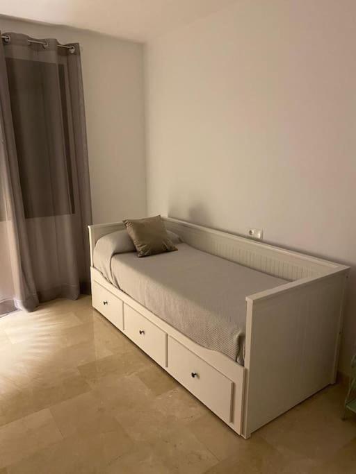 Central Estepona 3 Bed Apt With Pool And Parking Eksteriør bilde
