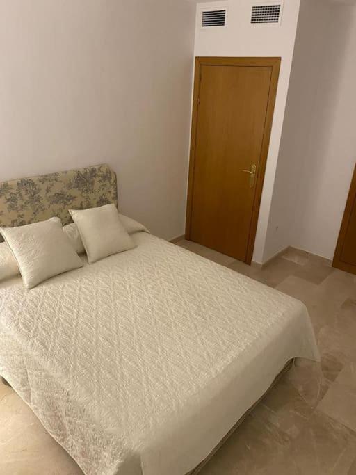 Central Estepona 3 Bed Apt With Pool And Parking Eksteriør bilde